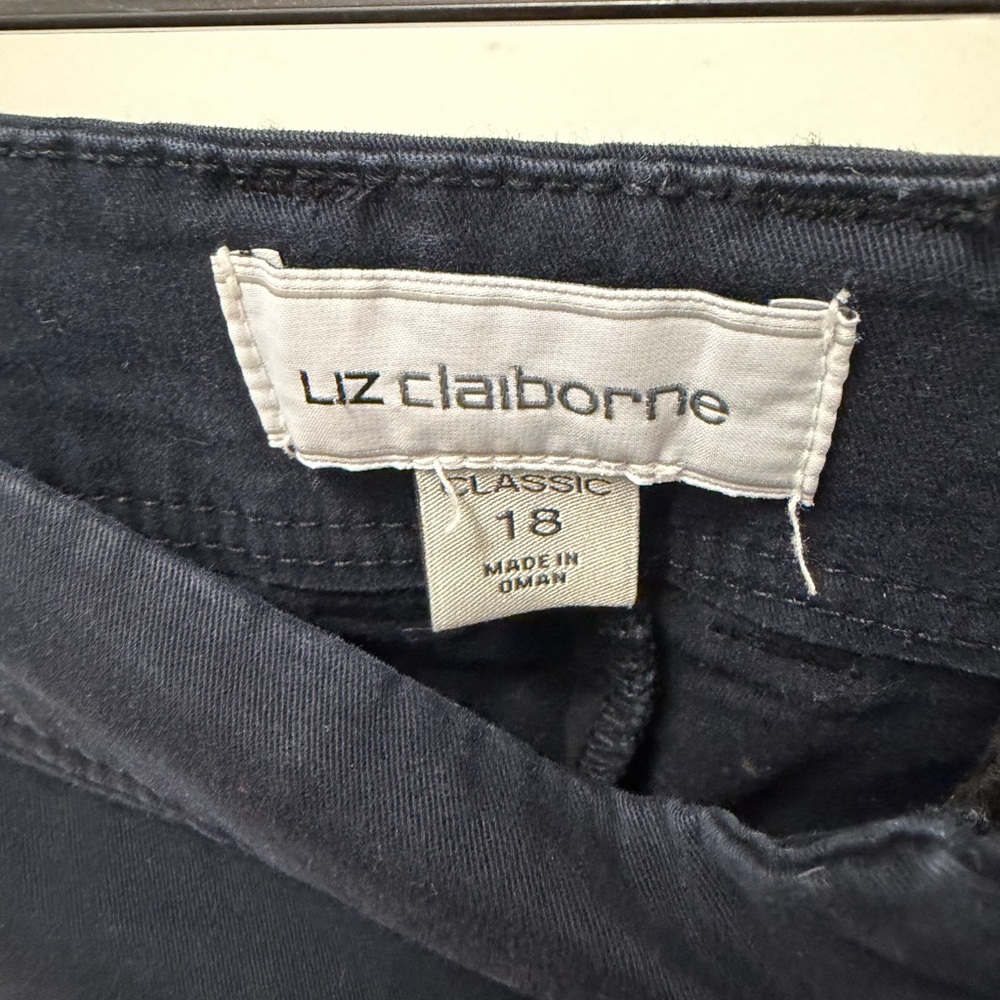 Liz Claiborne Navy Cotton Blend Bermuda Shorts - Picture 3 of 4
